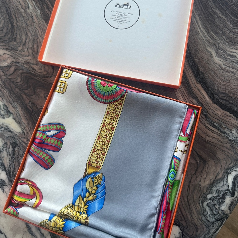 HERMES scarf with box